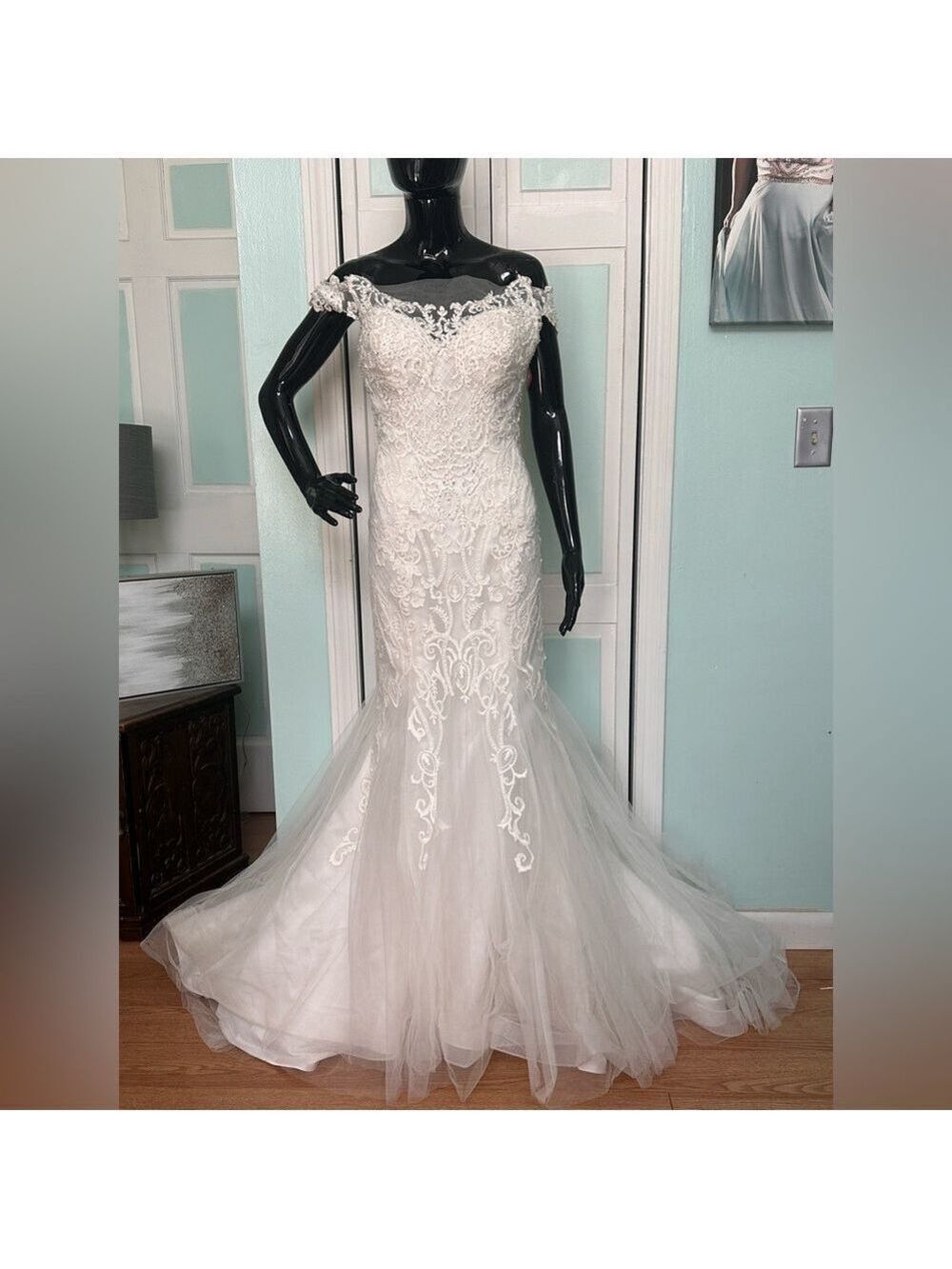 House of Wu Unique wedding gown dress Ivory Lace off the shoulder trumpet sz 10